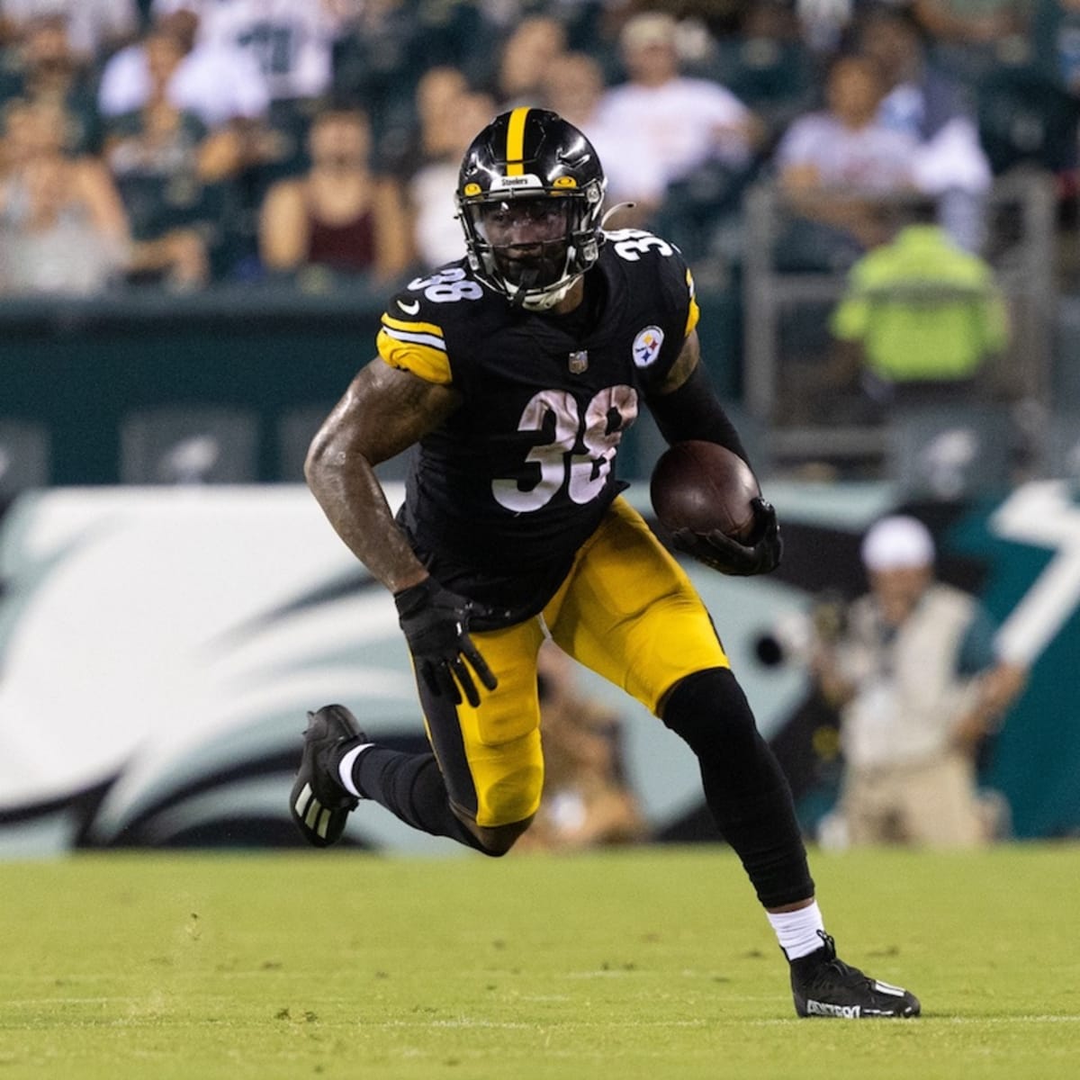 Steelers cut RB Samuels, P Berry to set roster at 53