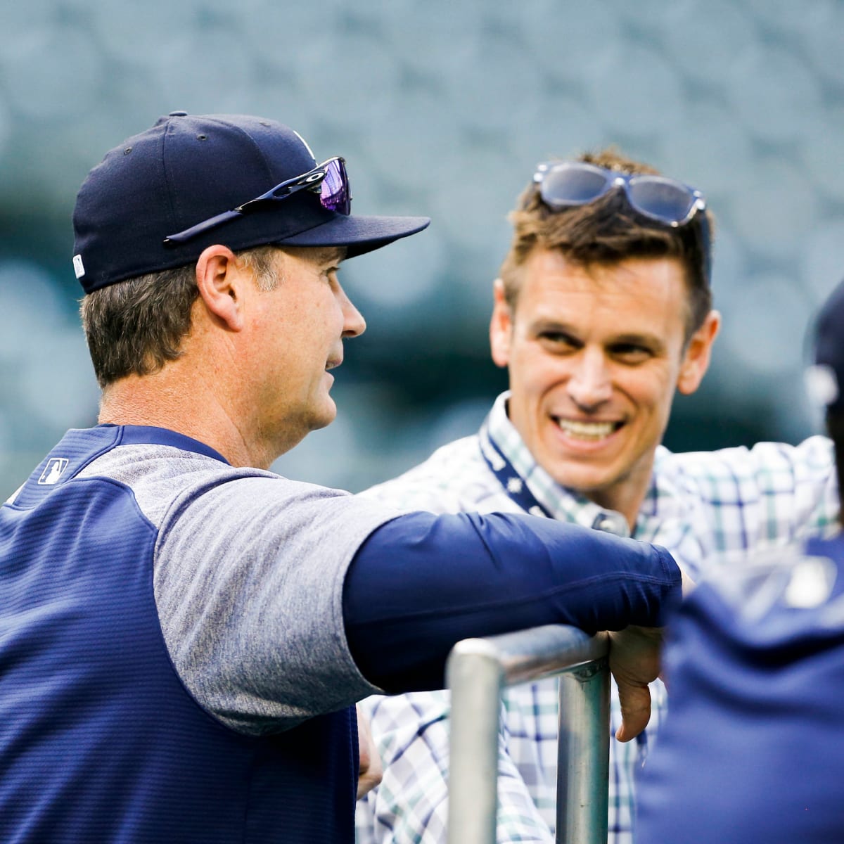 Mariners promote Jerry Dipoto, sign Scott Servais to extension - Sports  Illustrated