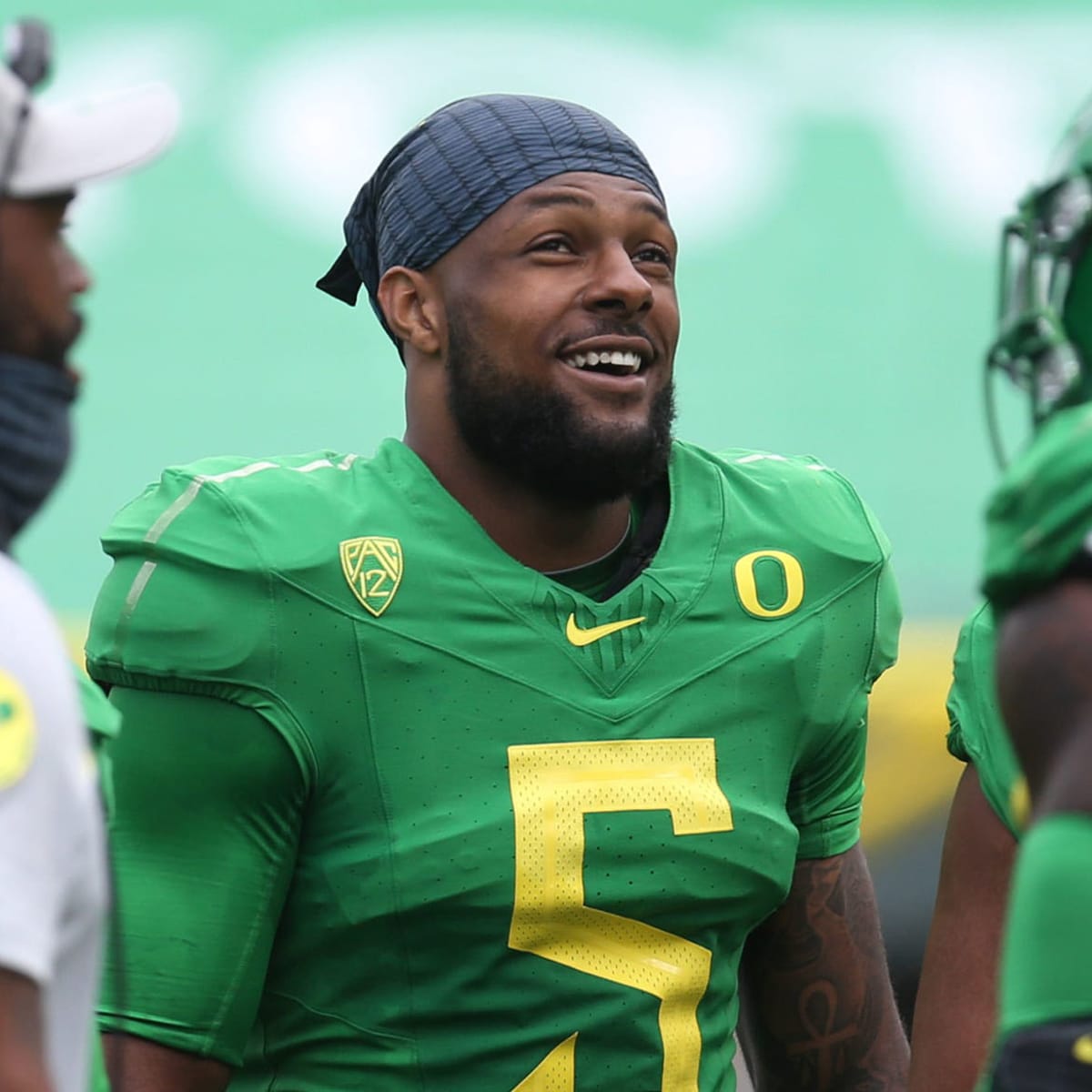 Social media reacts to Oregon Ducks edge rusher Kayvon Thibodeaux