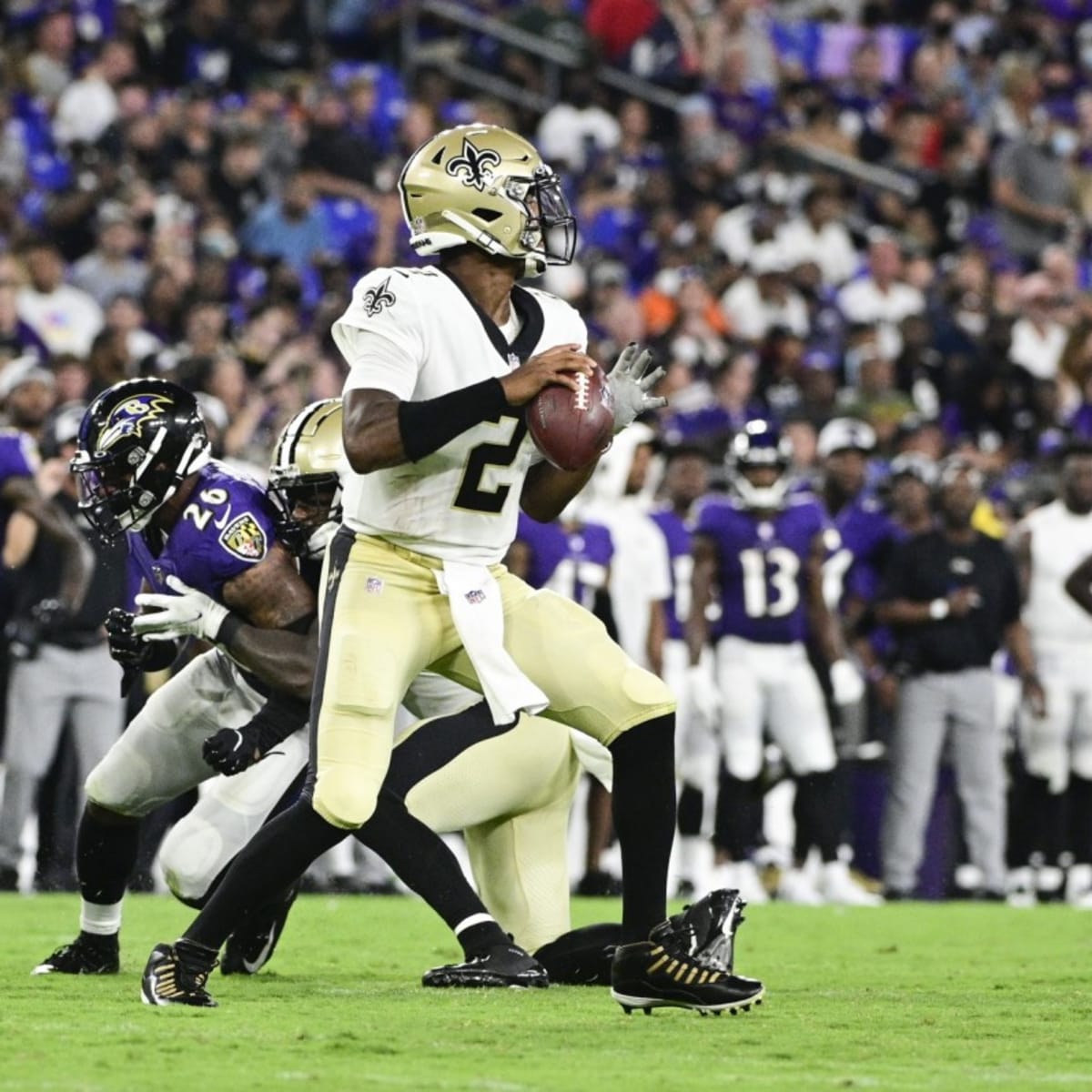 New Orleans Saints quarterback Drew Brees (9) was 17 of 28 for 186