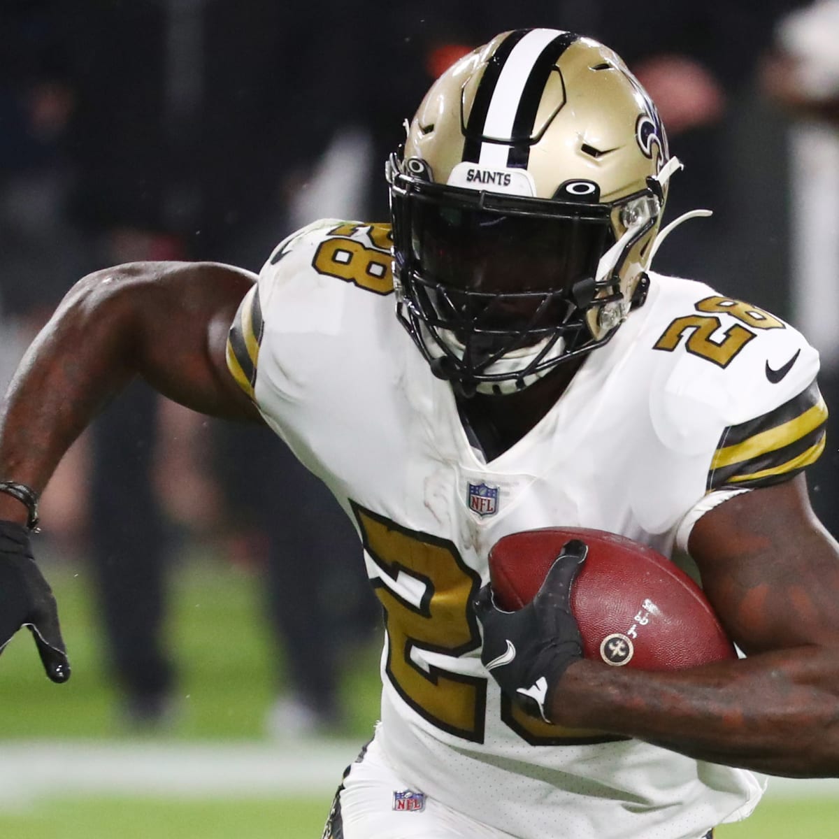 Denver Broncos poach Latavius Murray from New Orleans Saints 