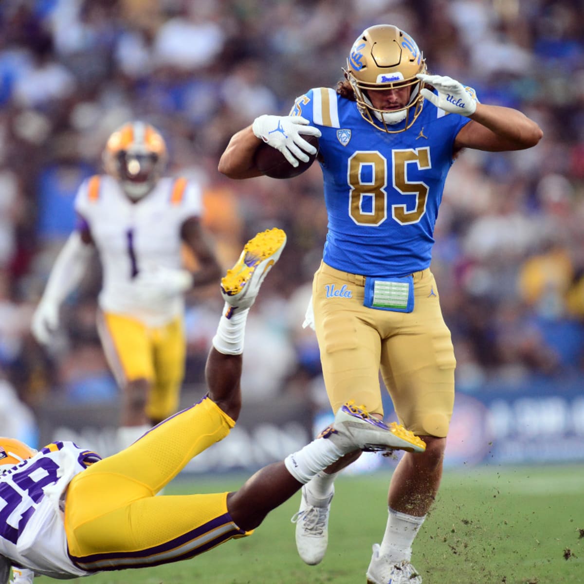 UCLA tight end Greg Dulcich during the second half of an NCAA college  football game against Washington, Saturday, Oct. 16, 2021, in Seattle. (AP  Photo/Ted S. Warren Stock Photo - Alamy