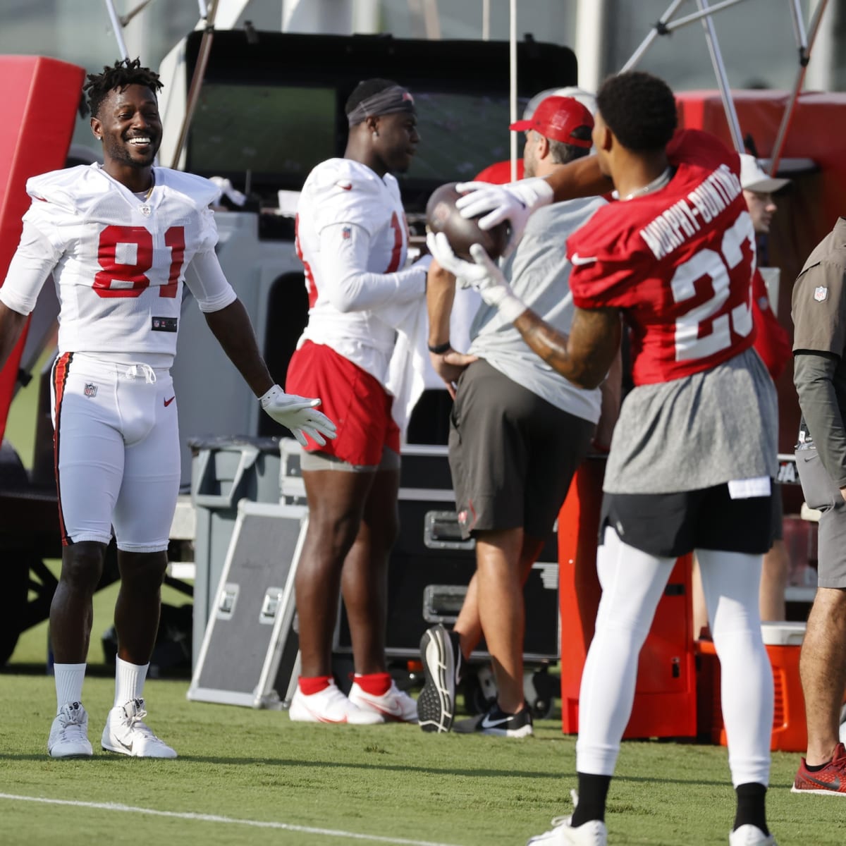 Tampa Bay Buccaneers CB Sean Murphy-Bunting Suffered Dislocated Elbow -  Tampa Bay Buccaneers, BucsGameday