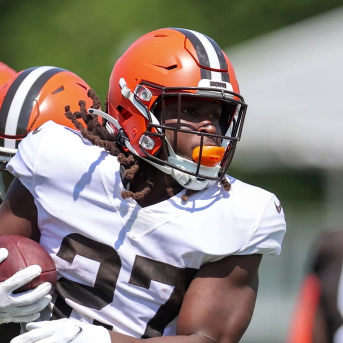 Browns' Kareem Hunt signs two-year, $13.25 million contract extension