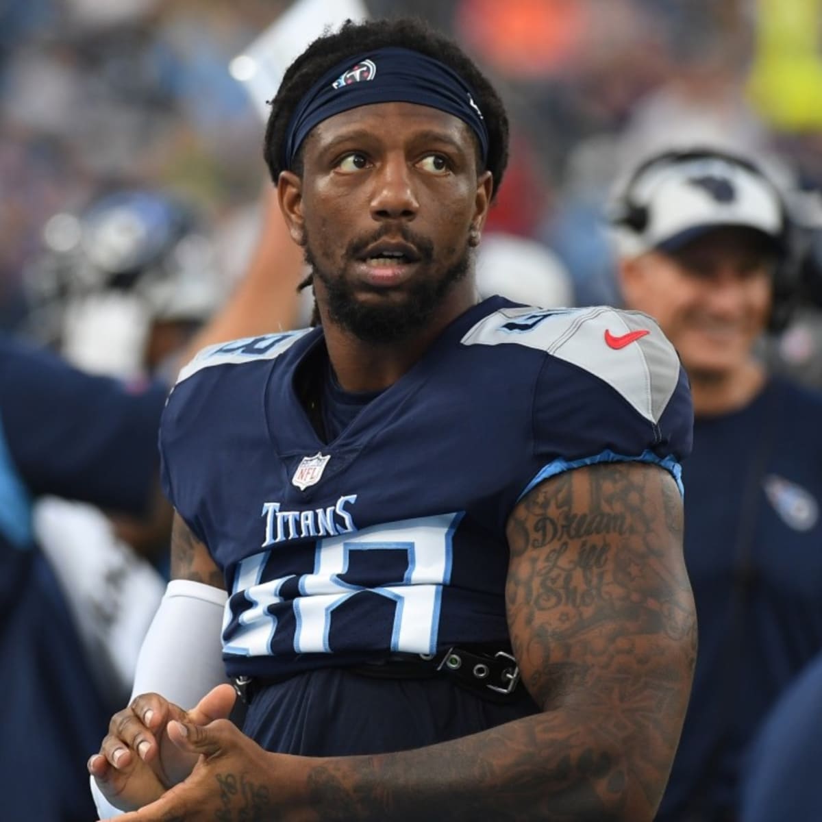 Pittsburgh, PA, USA. 19th Dec, 2021. Bud Dupree #48 during the Pittsburgh  Steelers vs Tennessee Titans game at Heinz Field in Pittsburgh, PA. Jason  Pohuski/CSM/Alamy Live News Stock Photo - Alamy