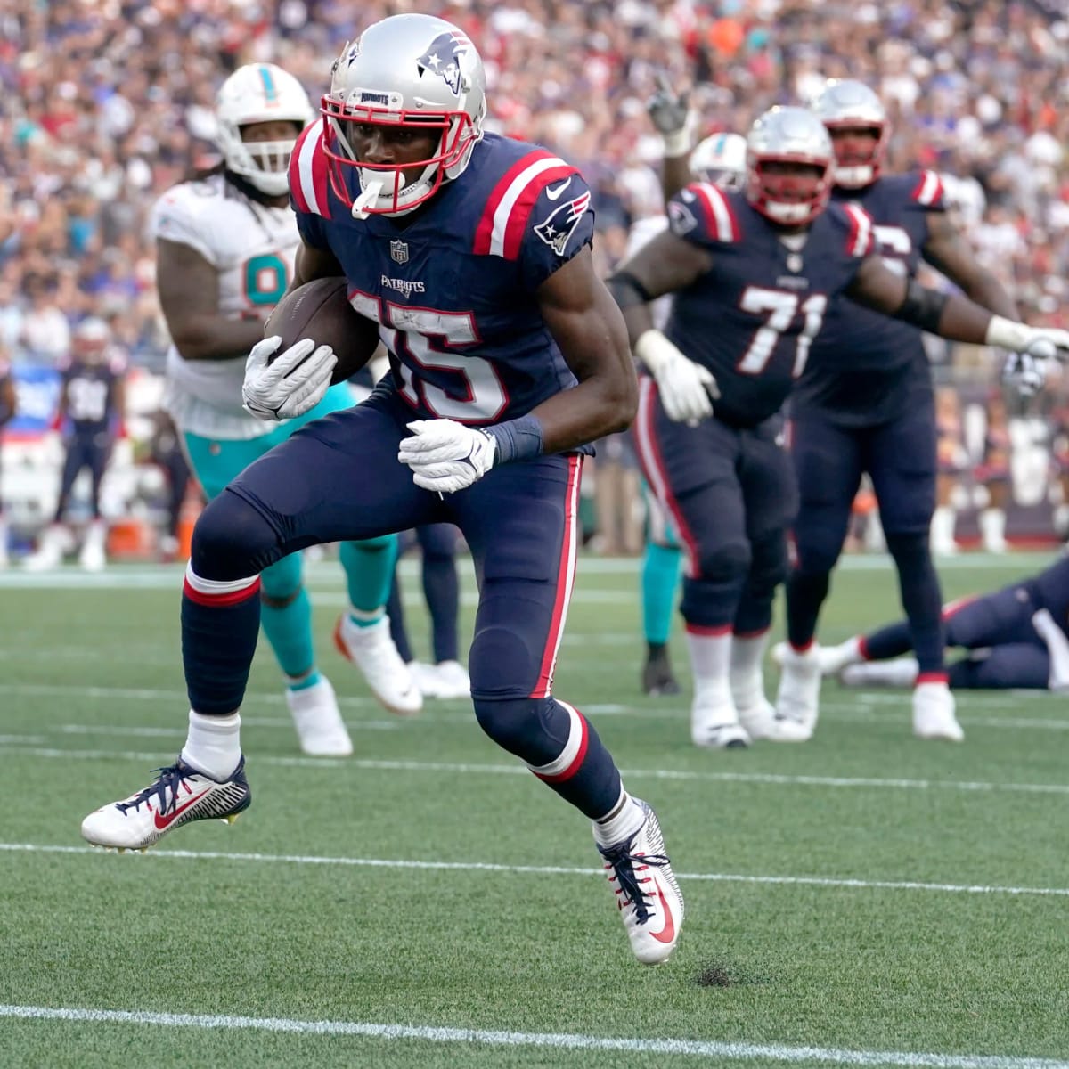 Patriots fall to Dolphins 17-16