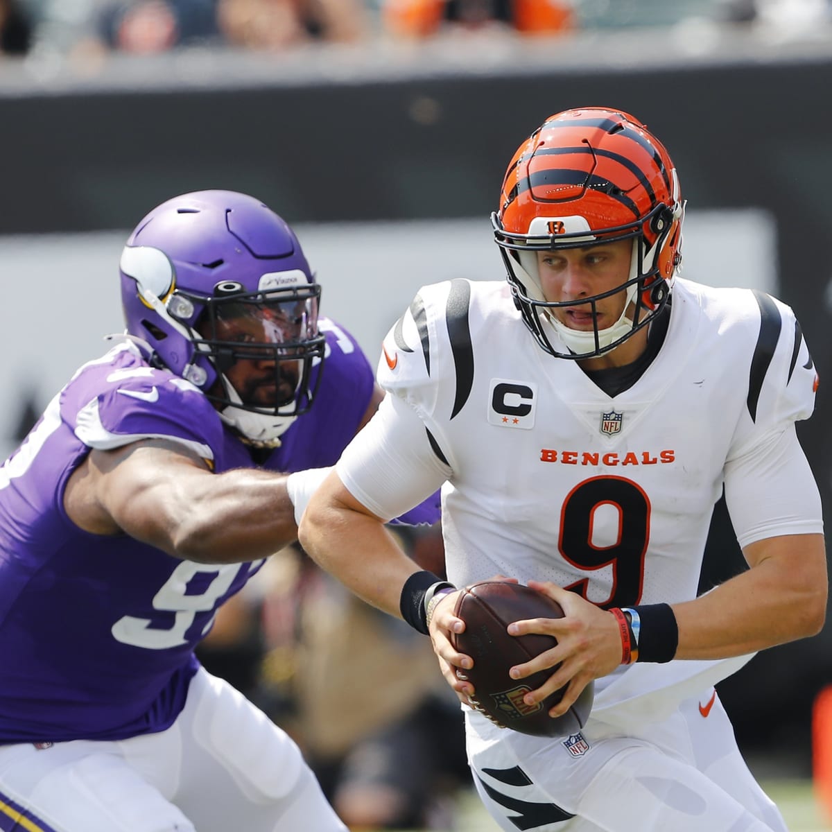 Reactions: Bengals quarterback Joe Burrow limps off field during final  minute vs. Chiefs