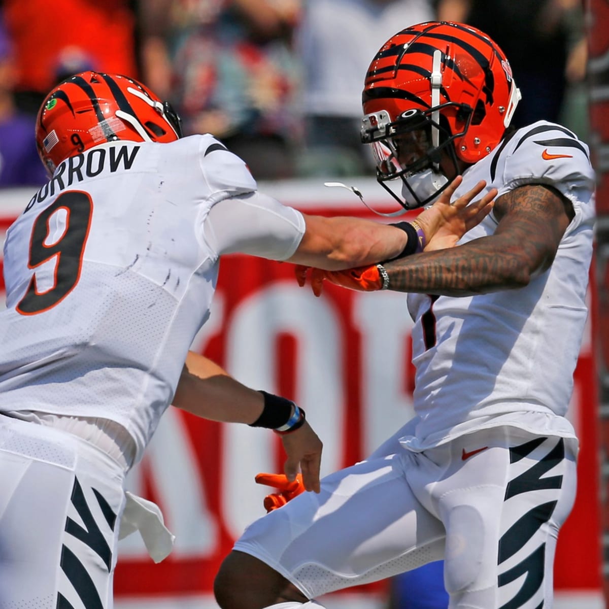 Joe Burrow, Ja'Marr Chase and Tee Higgins Warmup Before Sunday's Game  Against Detroit Lions - Sports Illustrated Cincinnati Bengals News,  Analysis and More
