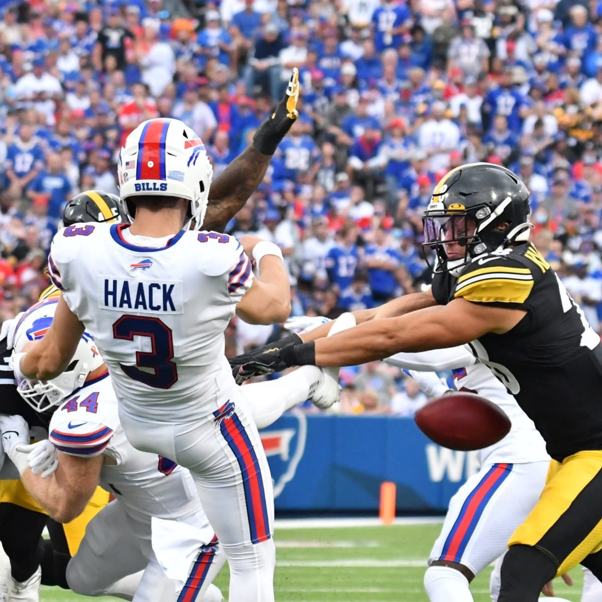 KANSAS CITY, MO - OCTOBER 10: Buffalo Bills punter Matt Haack (3) before a  punt in the third quarter of an NFL football game between the Buffalo Bills  and Kansas City Chiefs