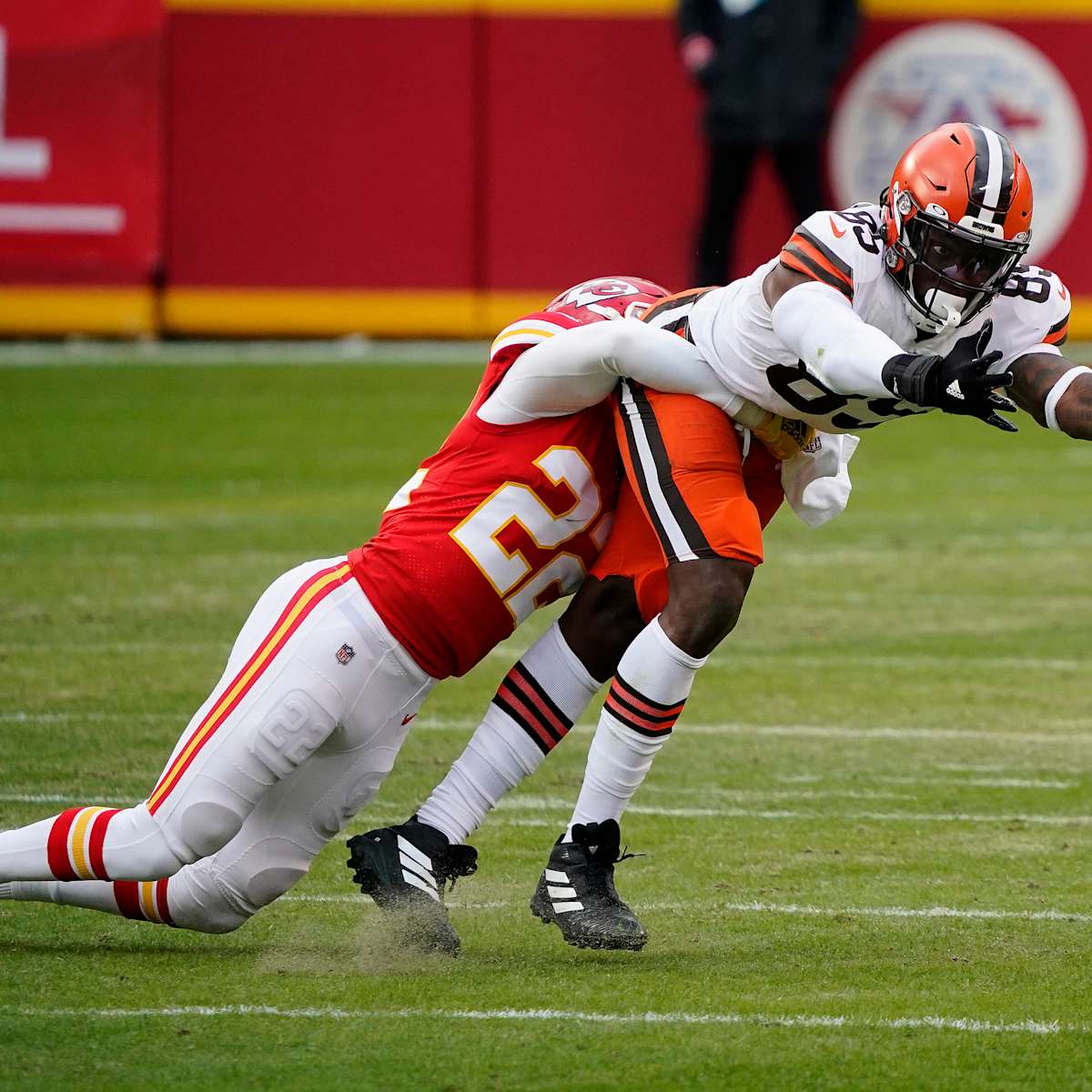 Cleveland Browns safety Nick Sorensen (27) breaks up the pass to