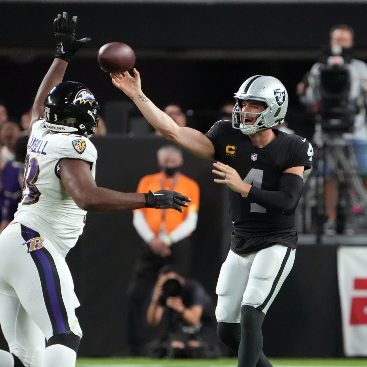 Derek Carr's TD pass lifts Raiders to wild overtime win over Ravens