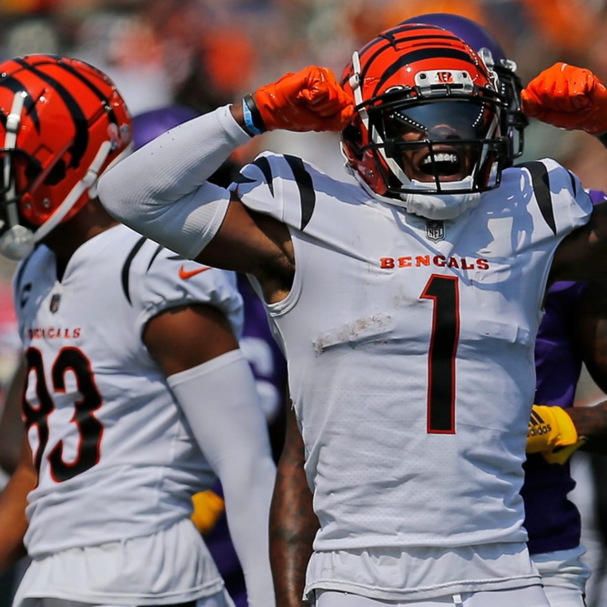 Cincinnati Bengals wide receiver Ja'Marr Chase (1) lines up for