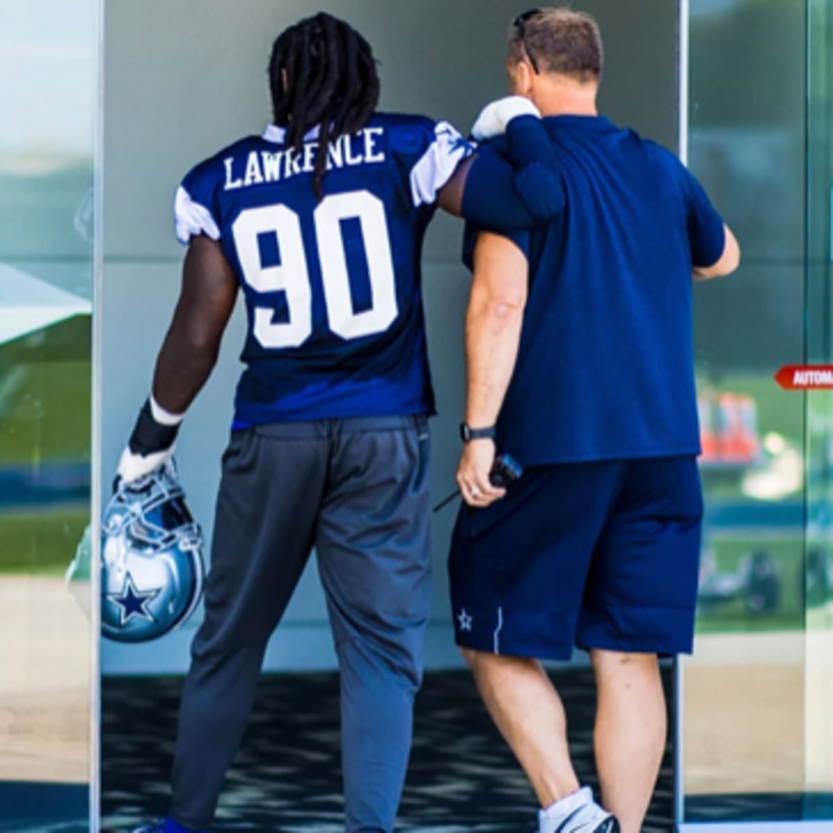 Cowboys dealt another blow after DeMarcus Lawrence fractures foot, will  miss several weeks