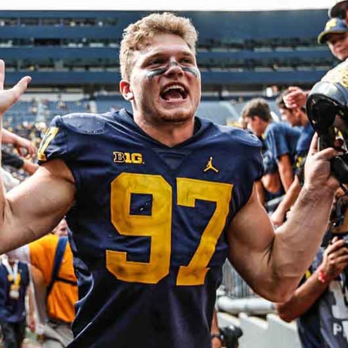 Michigan star Aidan Hutchinson tabbed as a top-10 defender to make big  impact in 2023 NFL season - Sports Illustrated Michigan Wolverines News,  Analysis and More