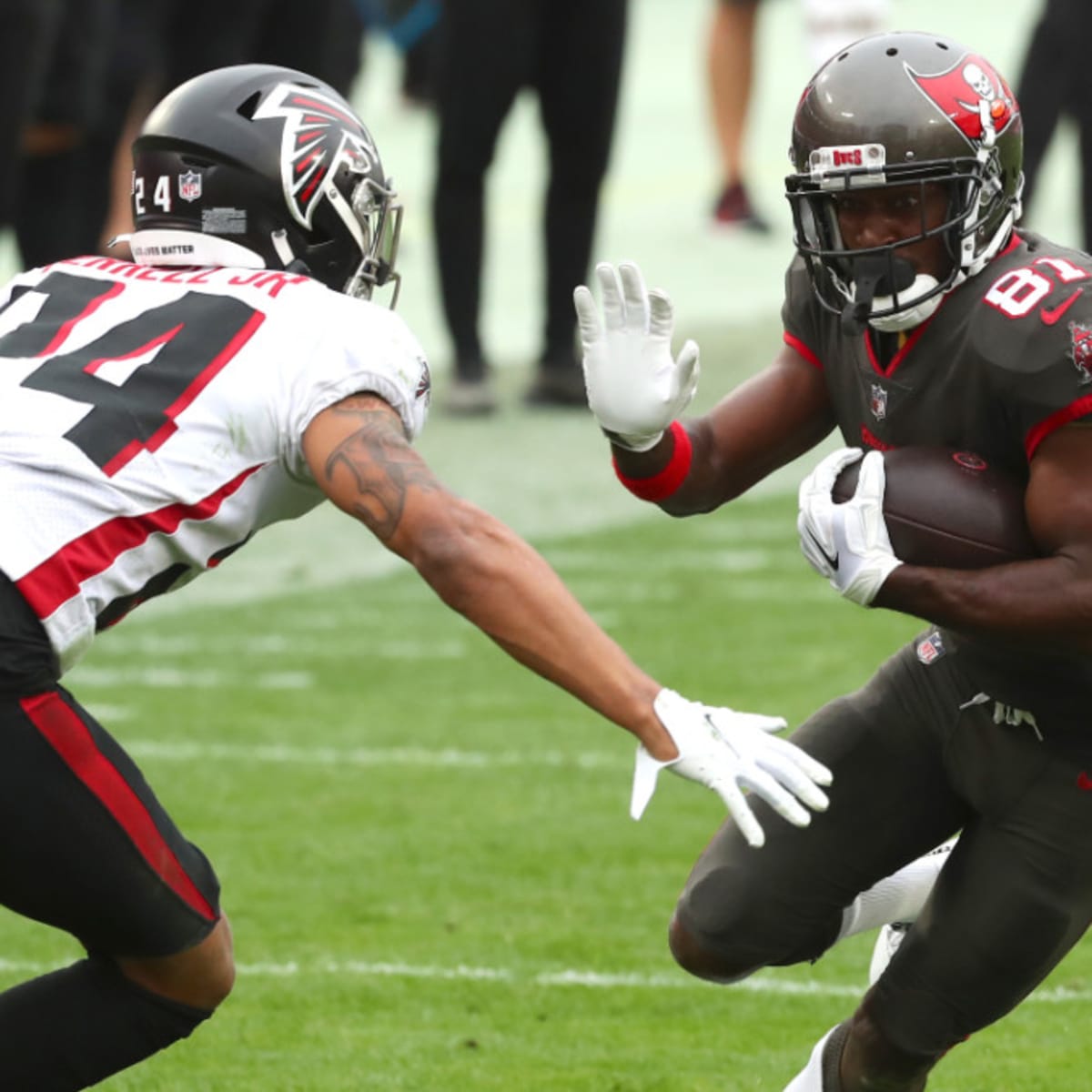 Antonio Brown Plays More Than Expected in Debut With Tampa Bay Buccaneers -  Tampa Bay Buccaneers, BucsGameday