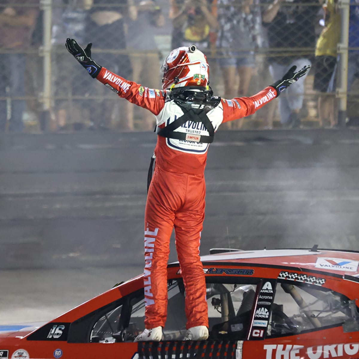 NASCAR betting: Kyle Larson closing road-course gap