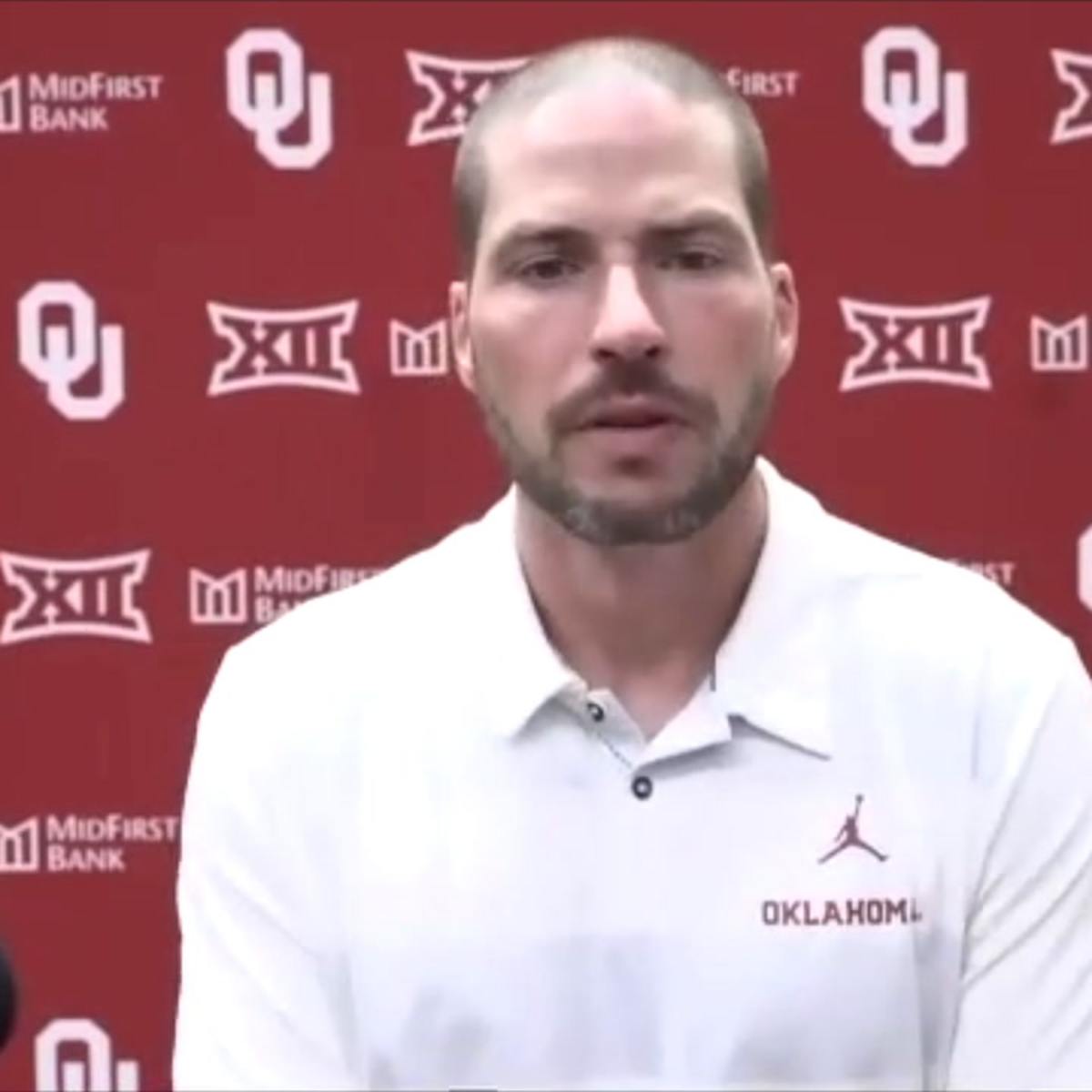 watch oklahoma defensive coordinator alex grinch sports illustrated oklahoma sooners news analysis and more