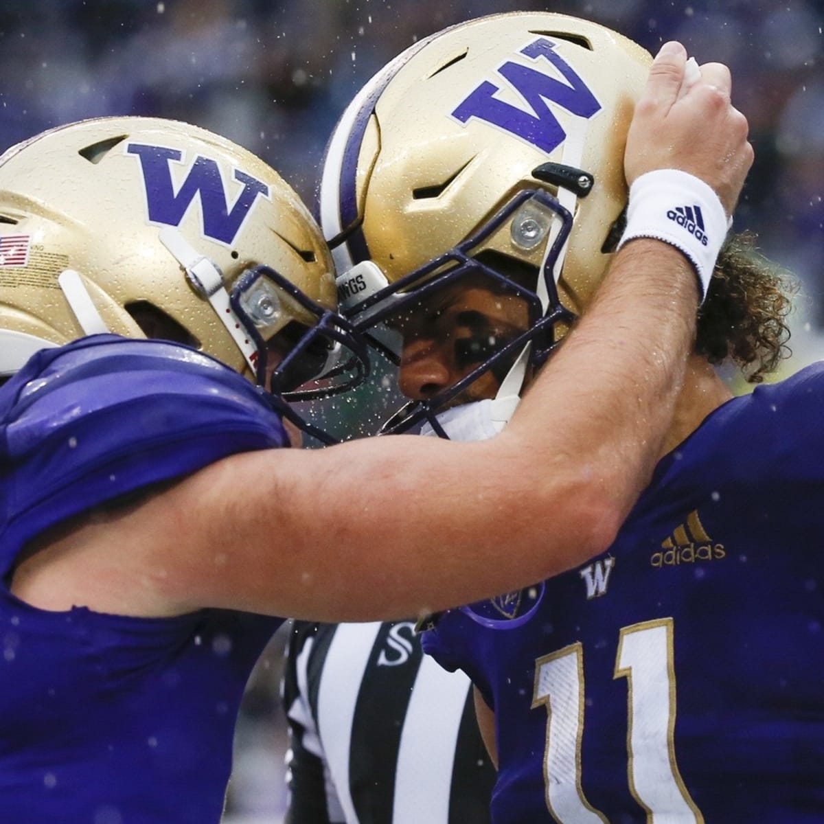 Washington Huskies finally get a win with 52-3 romp over Arkansas State 