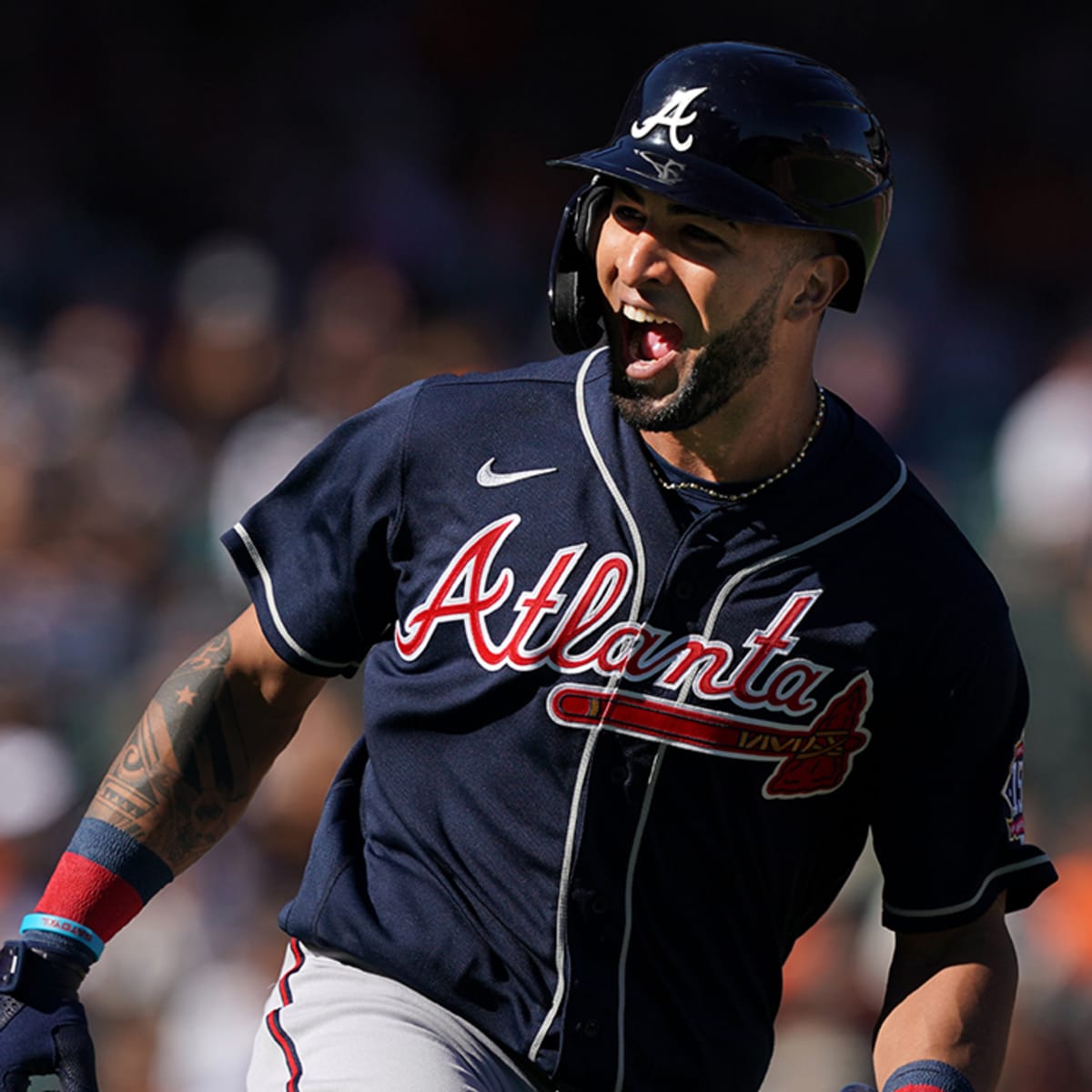 Eddie Rosario hits for the cycle; Braves avoid sweep by Giants