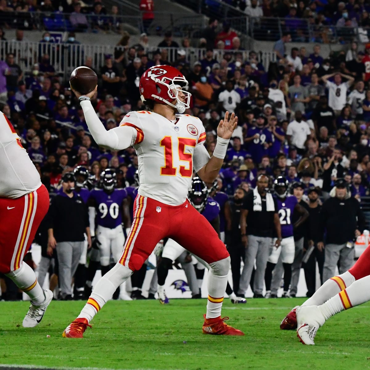 Patrick Mahomes posts 1st career interception, loss in month of September