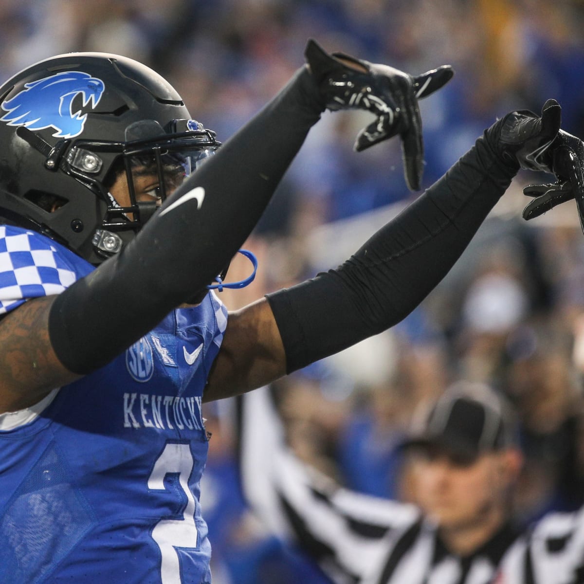 Mark Stoops Provides Massive Praise for Brock Bowers, Arena