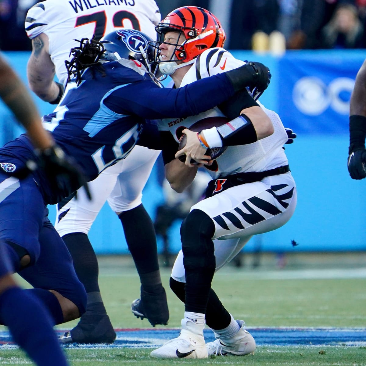 Cincinnati Bengals quarterback Joe Burrow (9) drops back to pass against  the Tennessee Titans d …