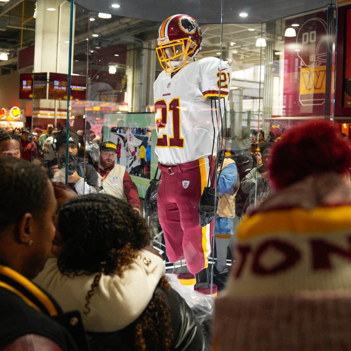 NFL World Reacts to Commanders' Sean Taylor Statue Unveiling