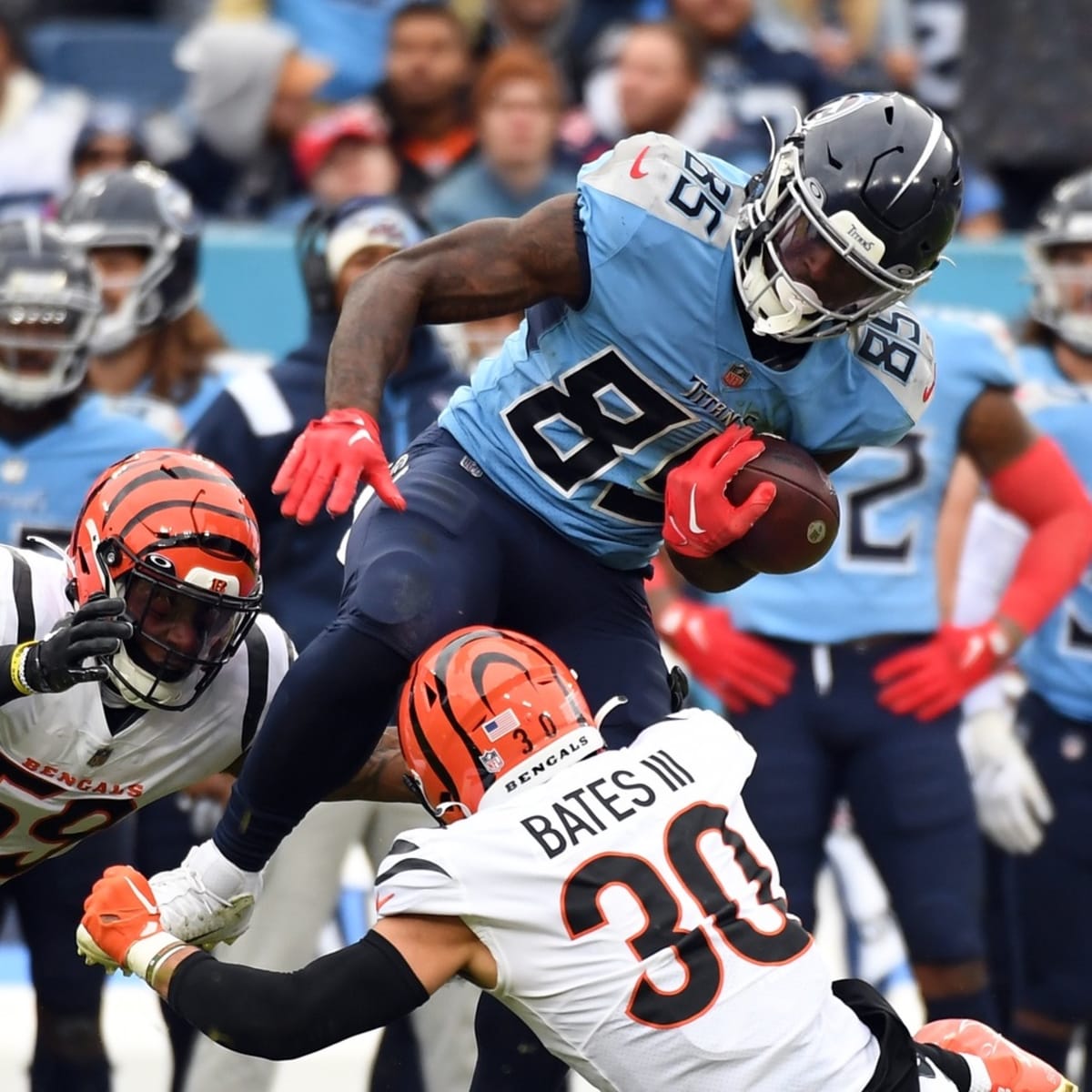 Tennessee Titans WR Treylon Burks' First TD Catch Ends With Injury - Sports  Illustrated Tennessee Titans News, Analysis and More