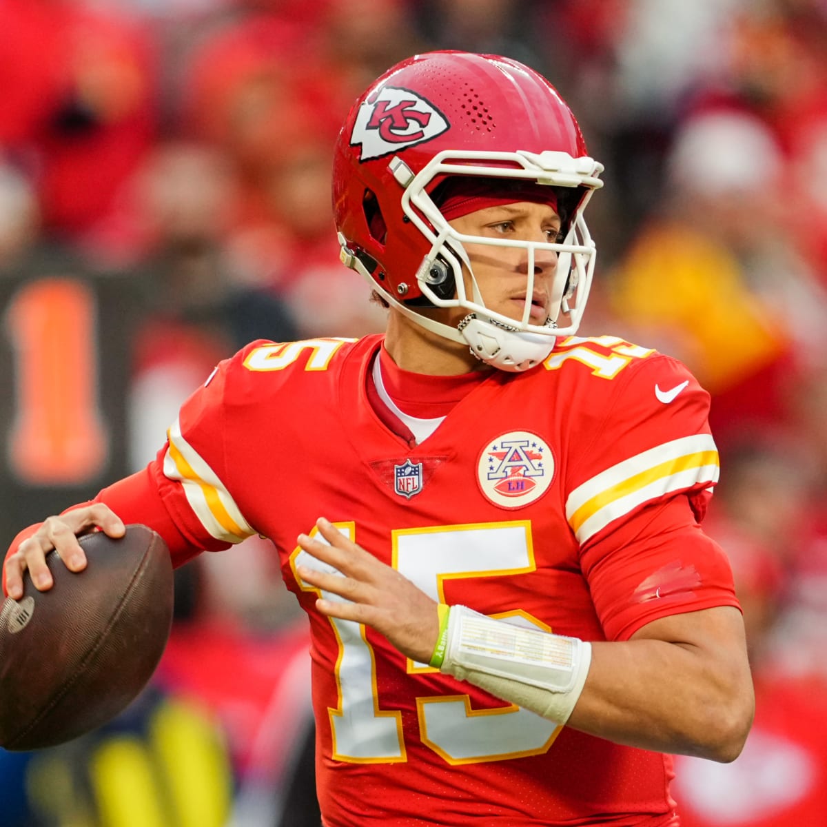 Kansas City Chiefs quarterback Patrick Mahomes stretches prior to an NFL  football game against the Los Angeles Rams Sunday, Nov. 27, 2021, in Kansas  City, Mo. (AP Photo/Ed Zurga Stock Photo - Alamy