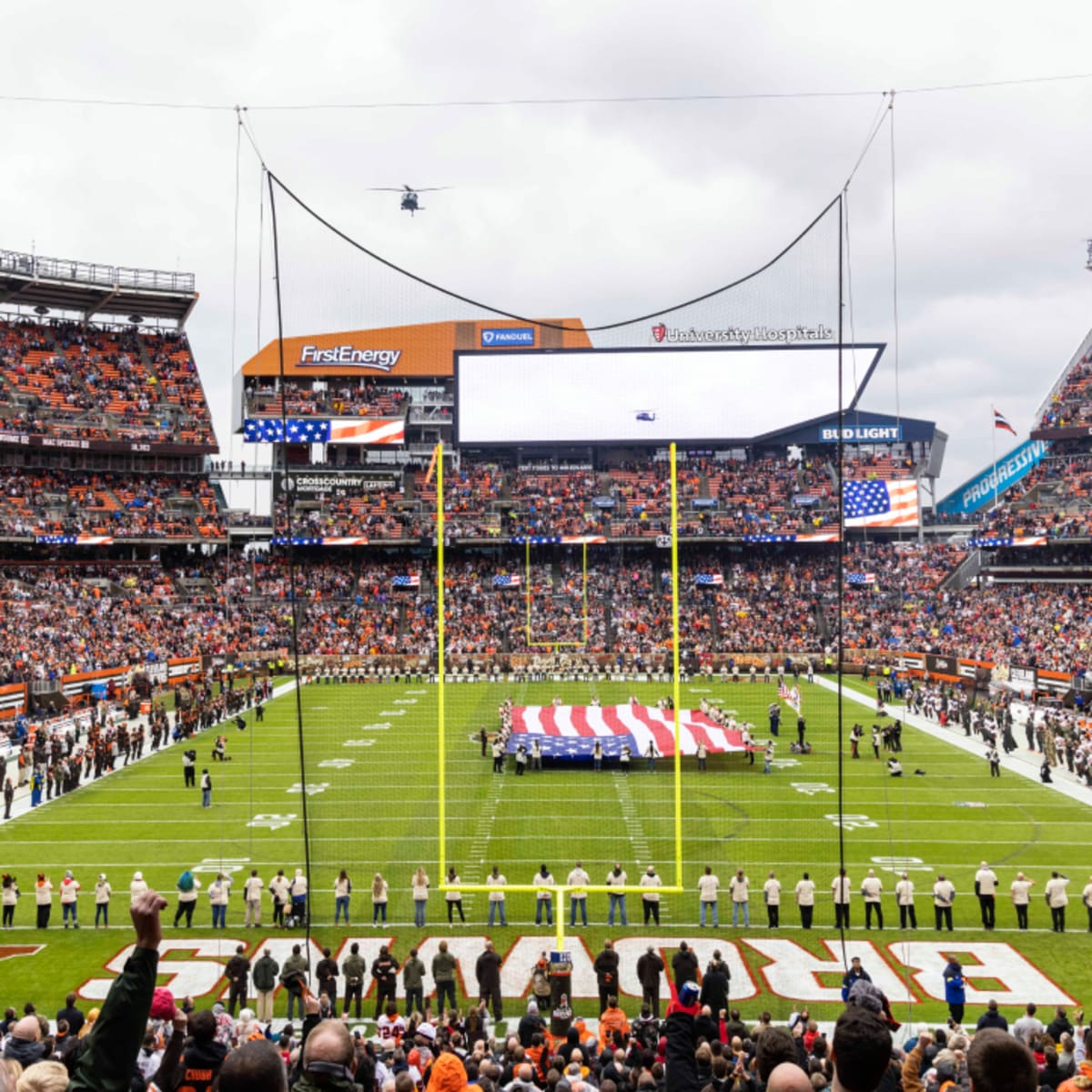 Skunk invades Browns stadium during victory vs. Bucs