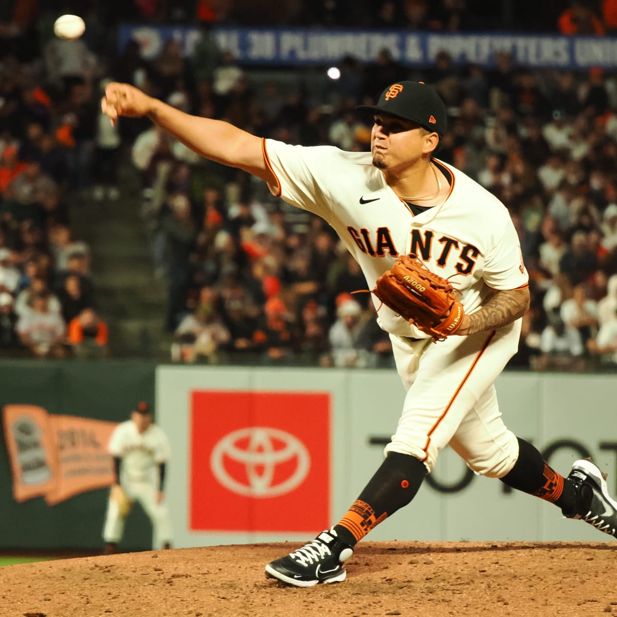 The San Francisco Giants have signed Mauricio Llovera to a minor league  contract. The pitcher had a 3.46 ERA along with 48 strikeouts last…