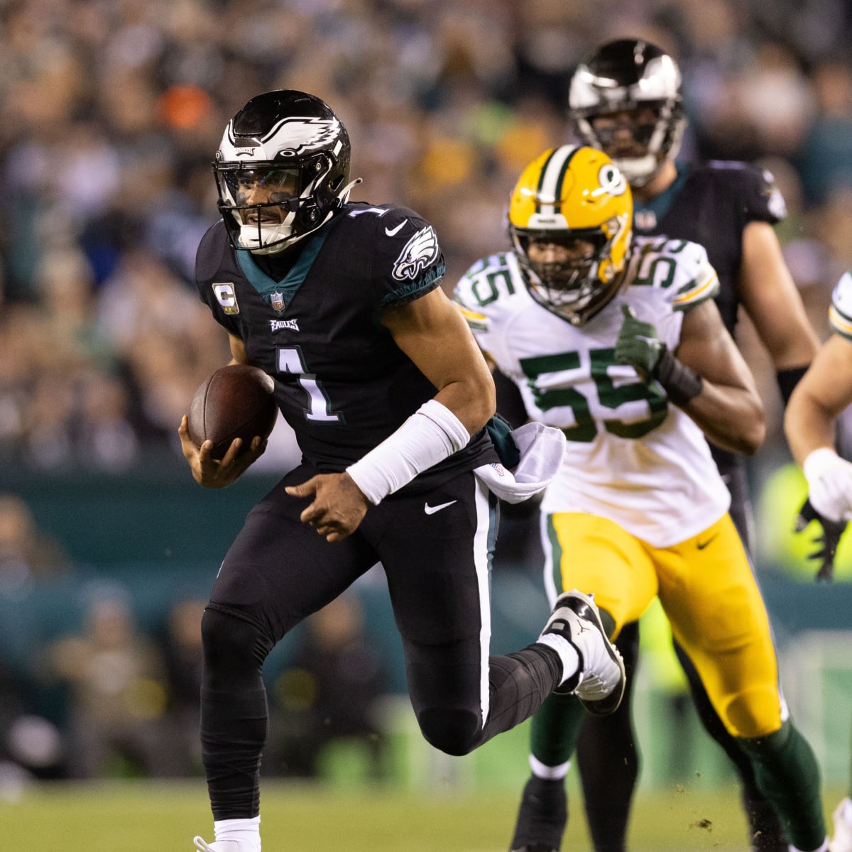 Packers lose to league-leading Eagles 40-33, drop to 4-8