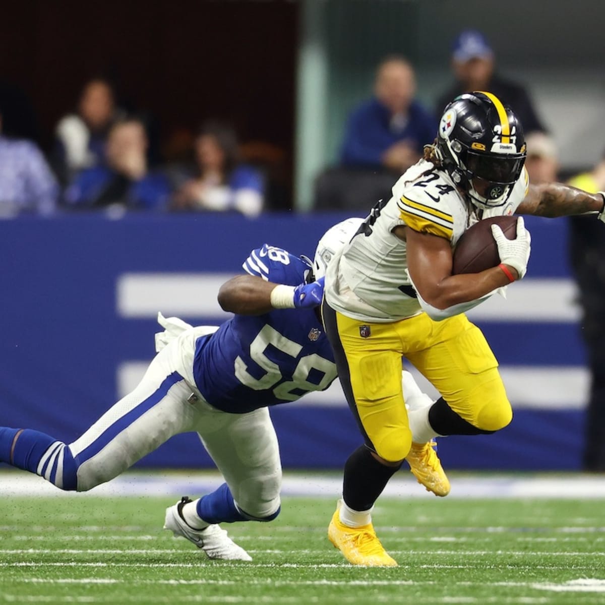 Pittsburgh Steelers running back Benny Snell's truck stick HYPES up  Steelers' bench