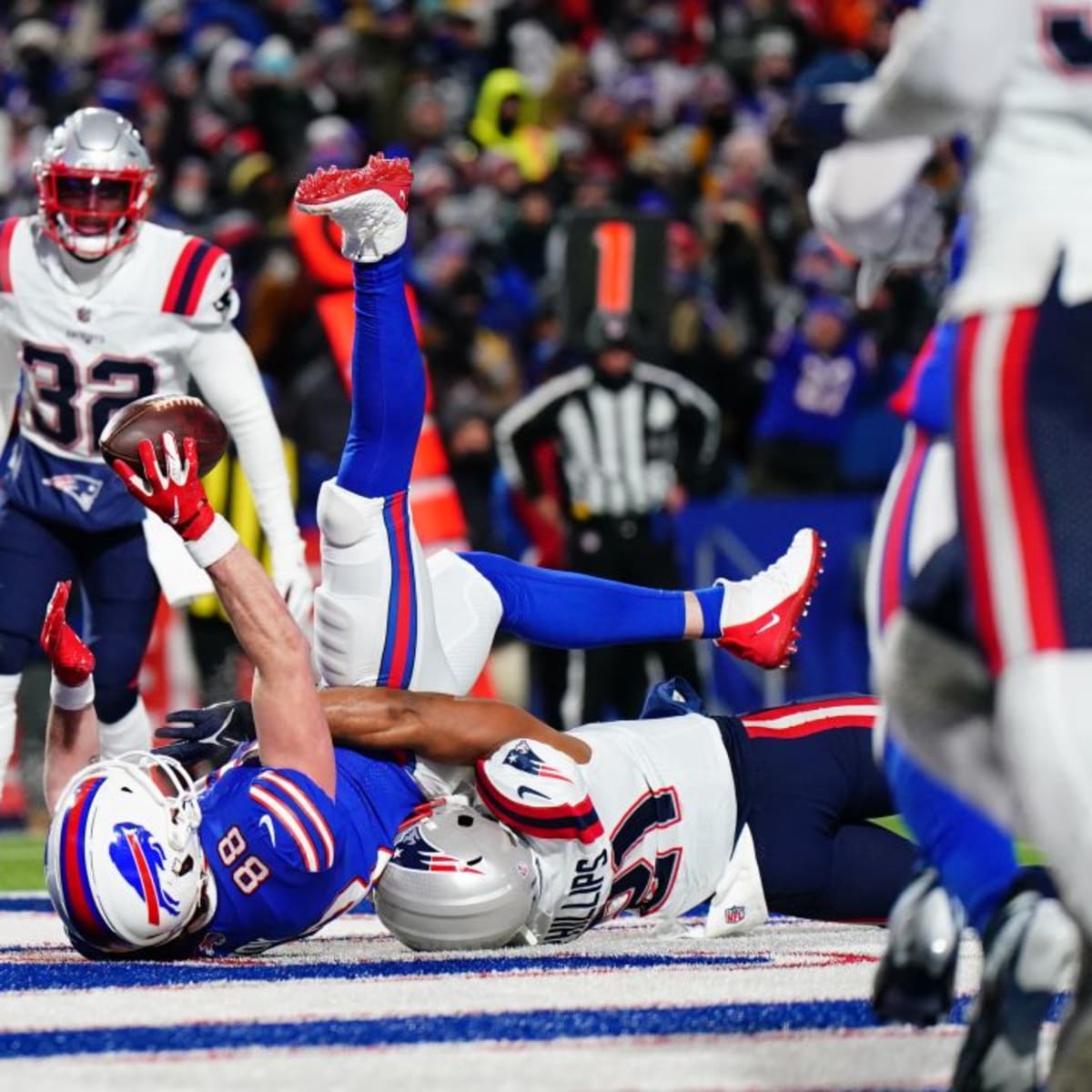 Bills pound Patriots 47-17 in playoffs