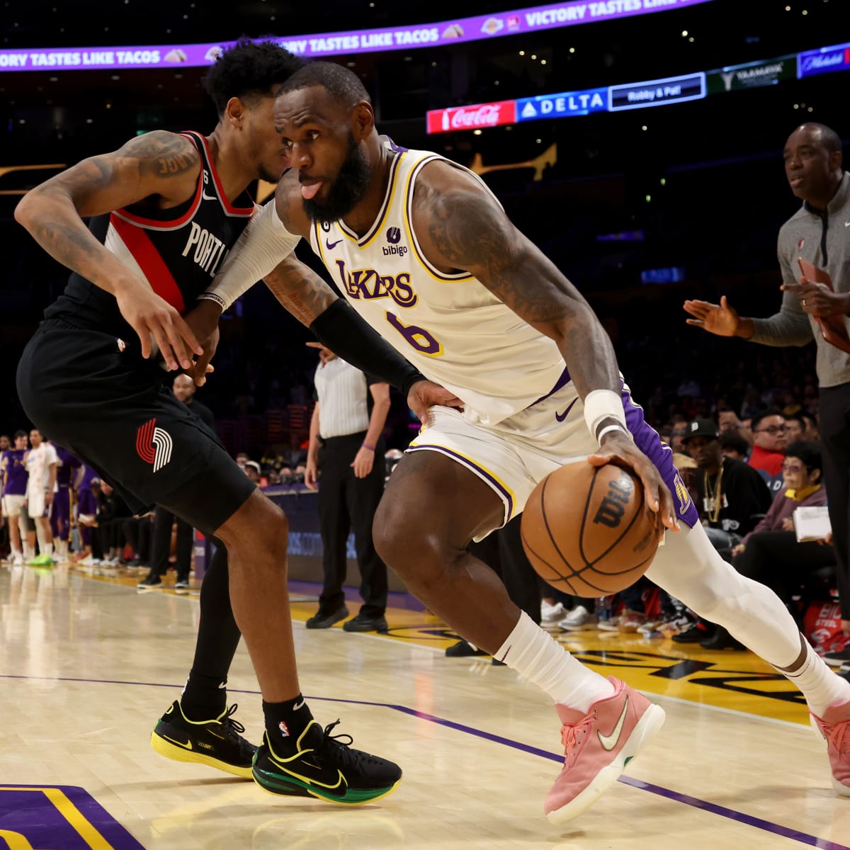 LeBron James injury update: Lakers Star will play Monday vs. Trail Blazers  - DraftKings Network