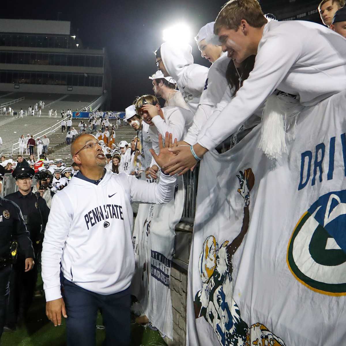 Penn State honors Franco Harris during 2023 Rose Bowl Game arrival - On3