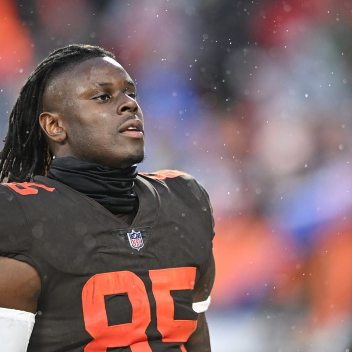 Cleveland Browns tight end David Njoku burned on face, arm in home accident  while lighting fire