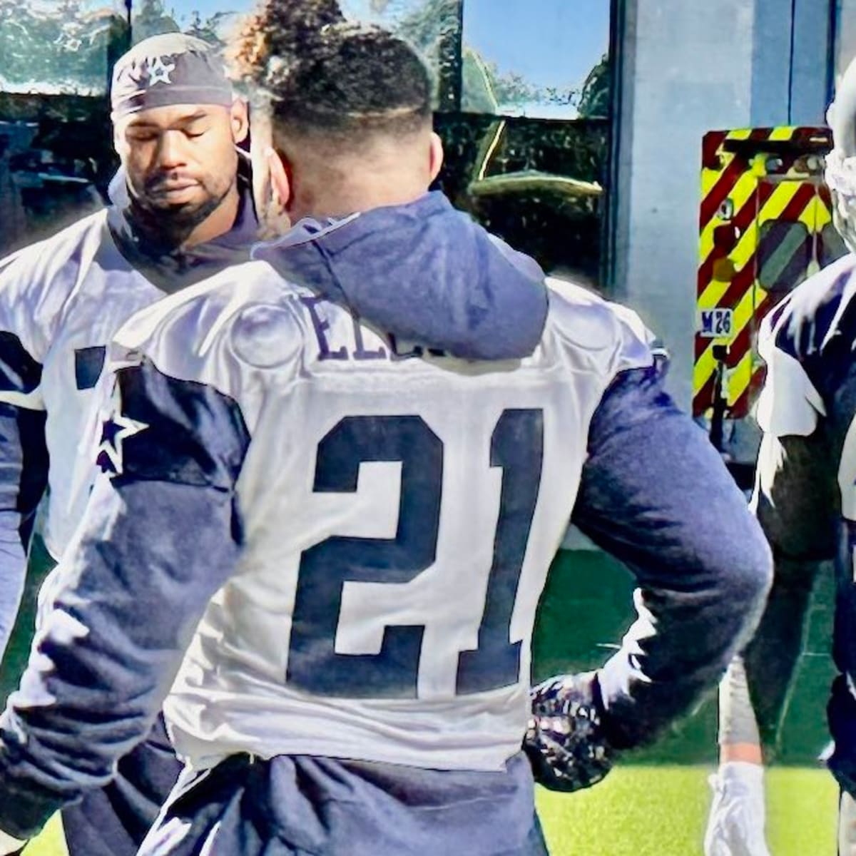 Updates: 'Boys Optimistic About Barr, Zeke Injury