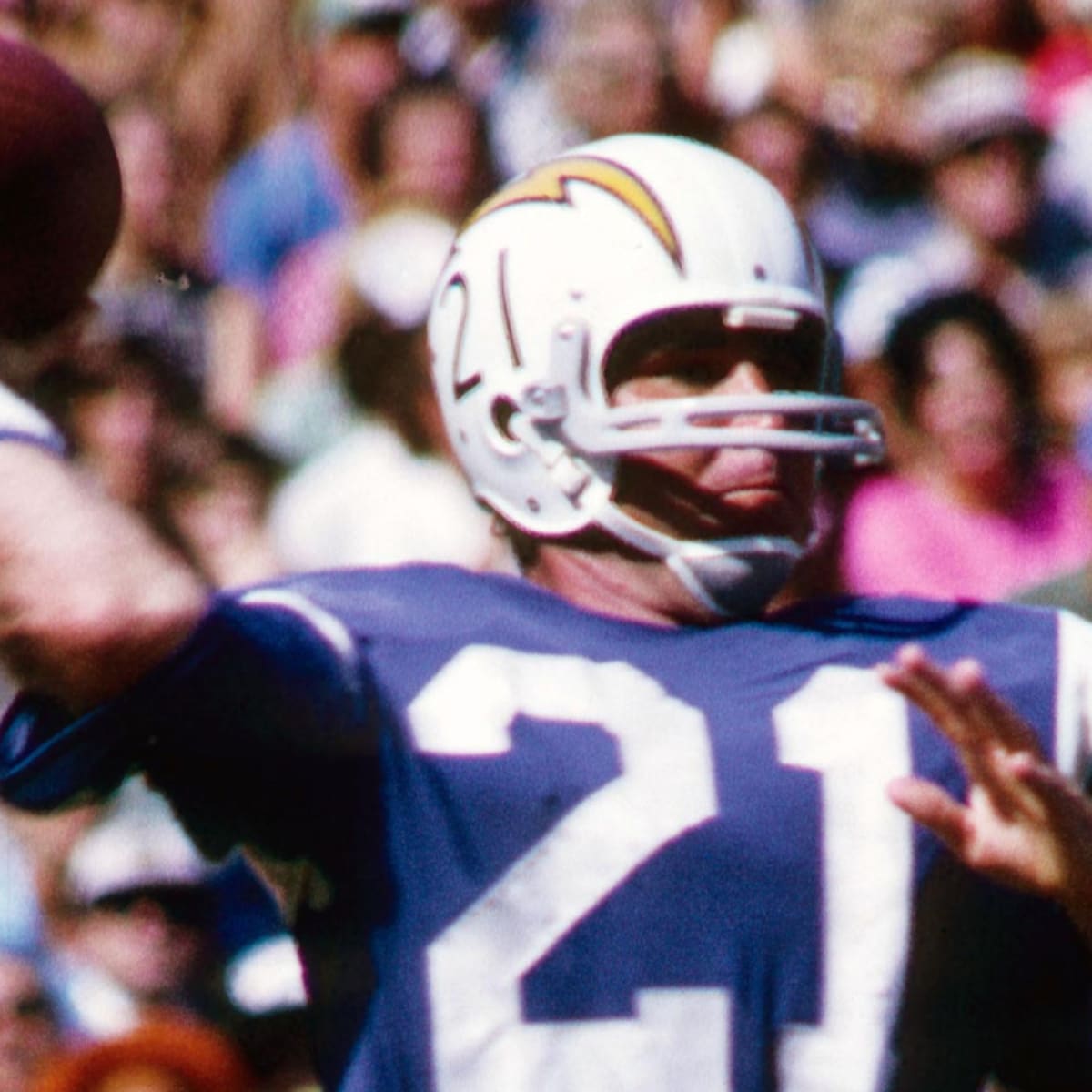 John Hadl, Star Quarterback for Chargers And Rams, Dies at 82 - The New  York Times