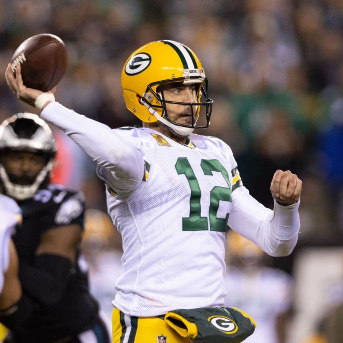 Rodgers, Packers lean on Jones, take care of Bears 27-10