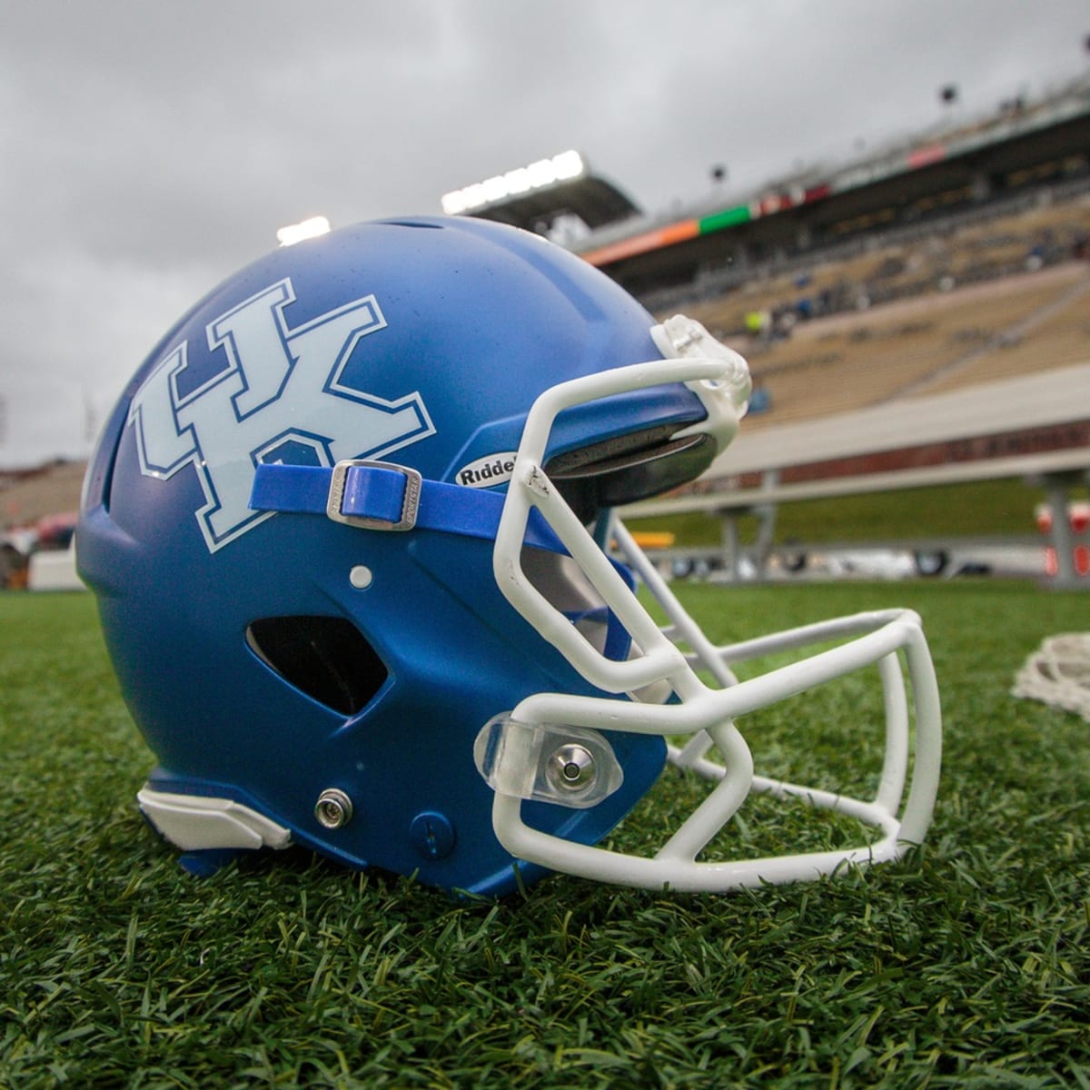 Kentucky football picks up five-star defensive line transfer