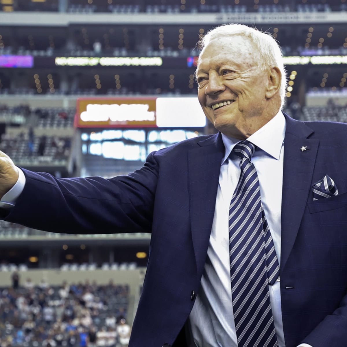 What LeBron James and social media got wrong about the Jerry Jones photo