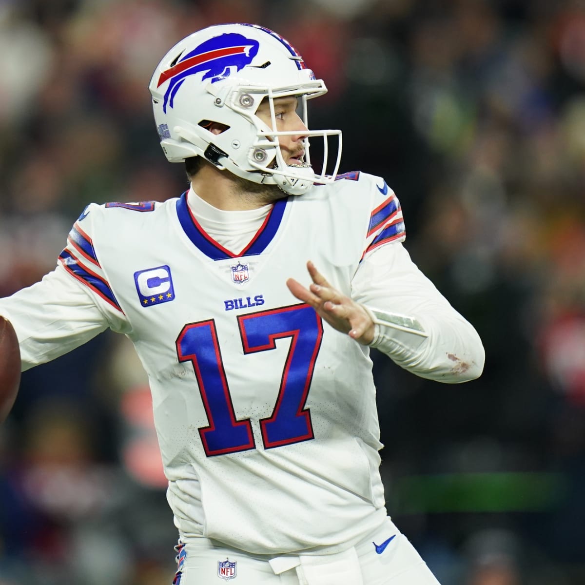 Josh Allen lanza pase de anotación y corre para otro, Bills