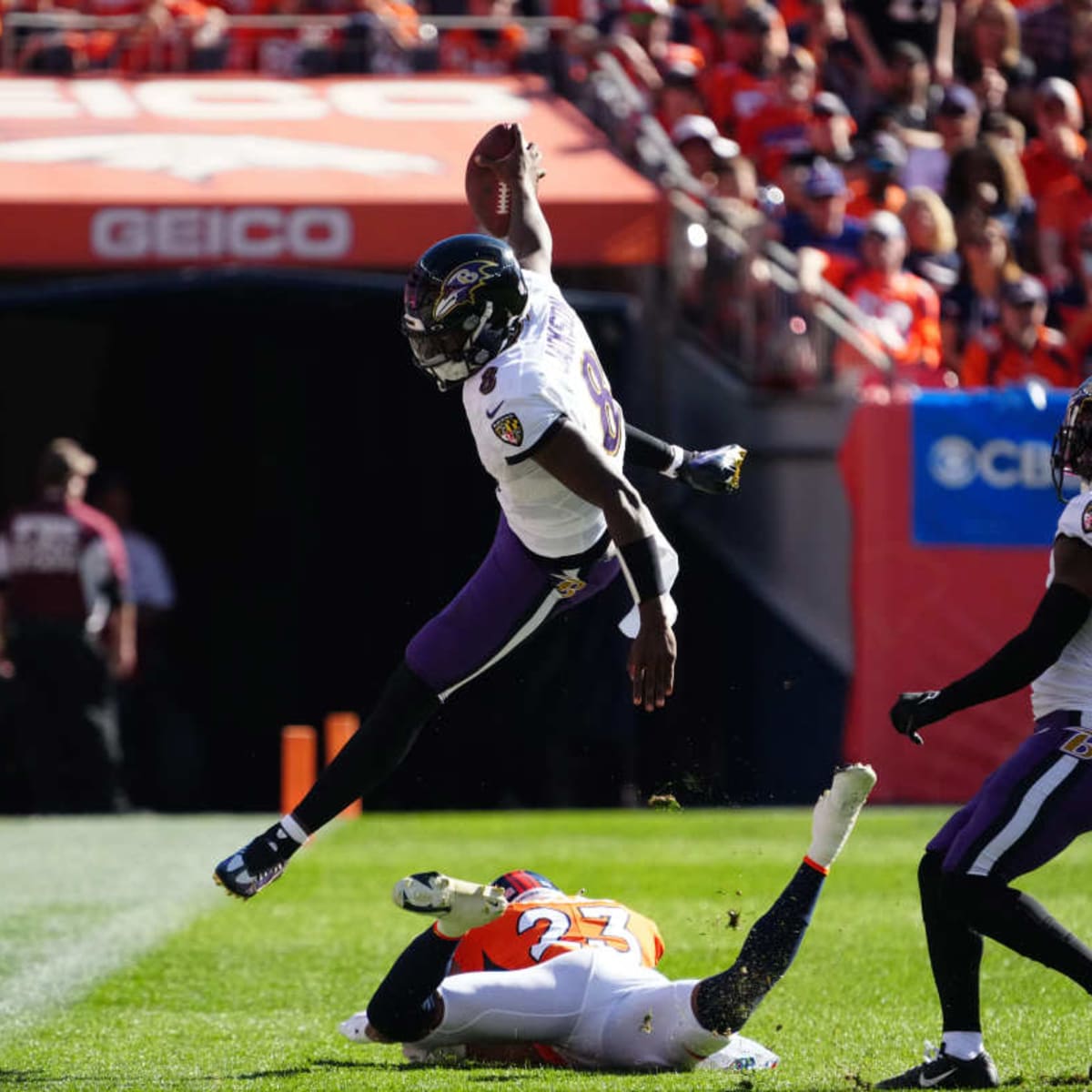 Lamar Jackson Wears Halloween Nike Dunks to Ravens Game - Sports  Illustrated FanNation Kicks News, Analysis and More