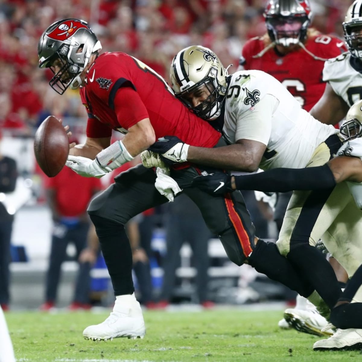 TAMPA, FL - NOVEMBER 23: Josh Wells (72) of the Bucs sets up to