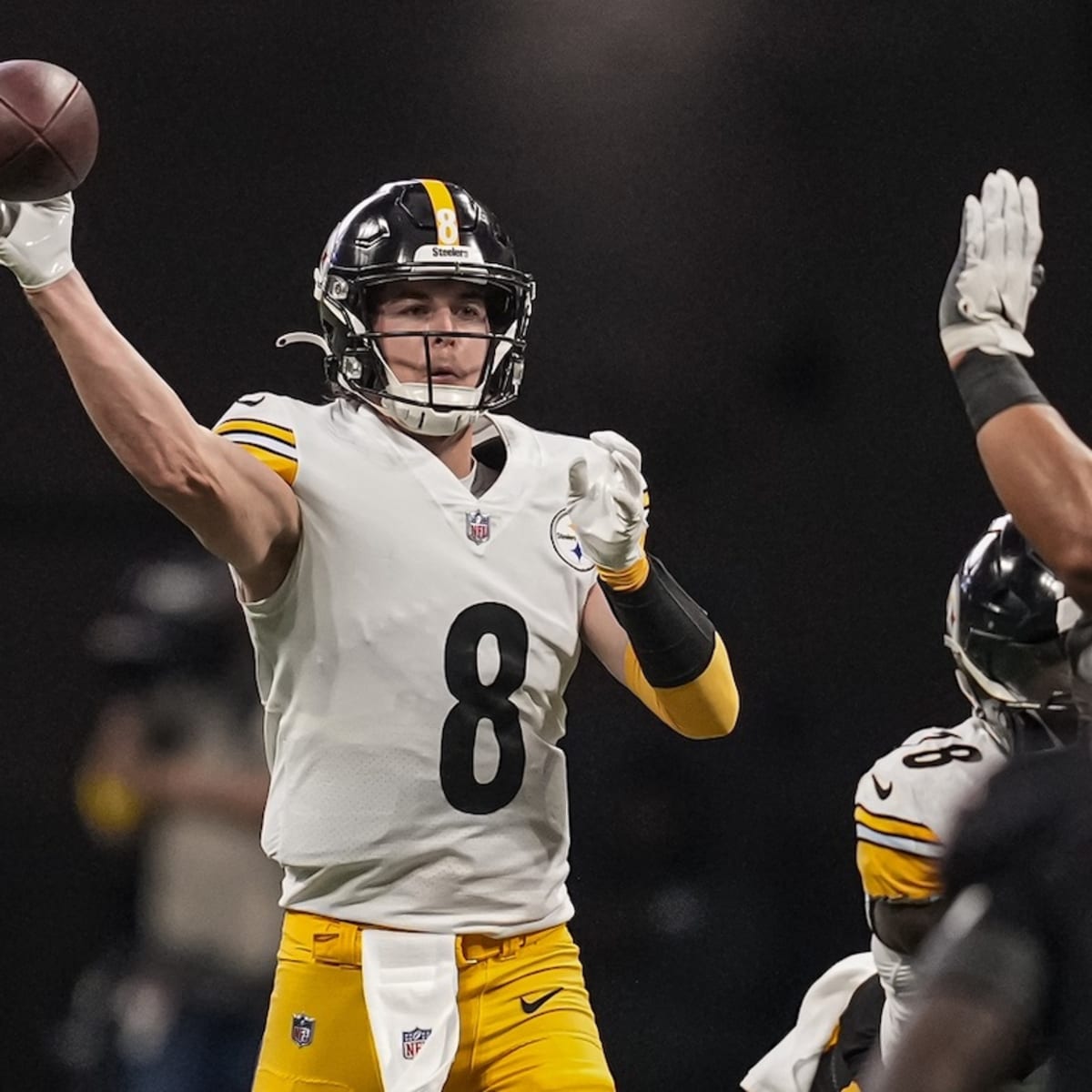 Las Vegas Raiders 10-13 Pittsburgh Steelers: Kenny Pickett throws