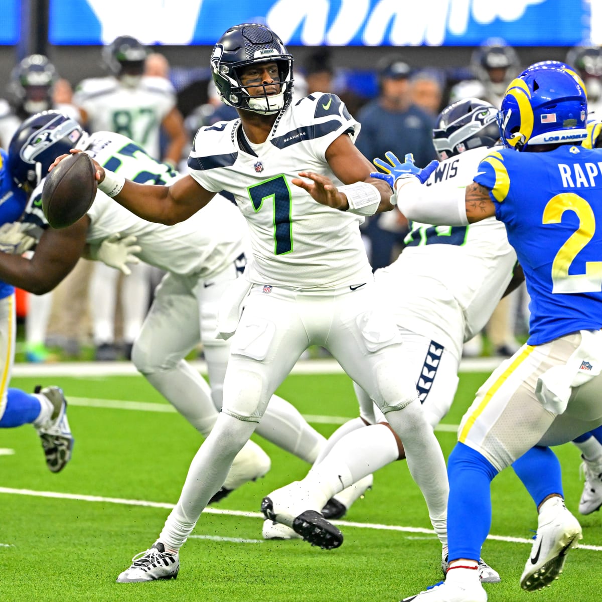 Seahawks vs. Rams: Geno Smith's late touchdown pass leads Seattle to huge  27-23 win - Field Gulls