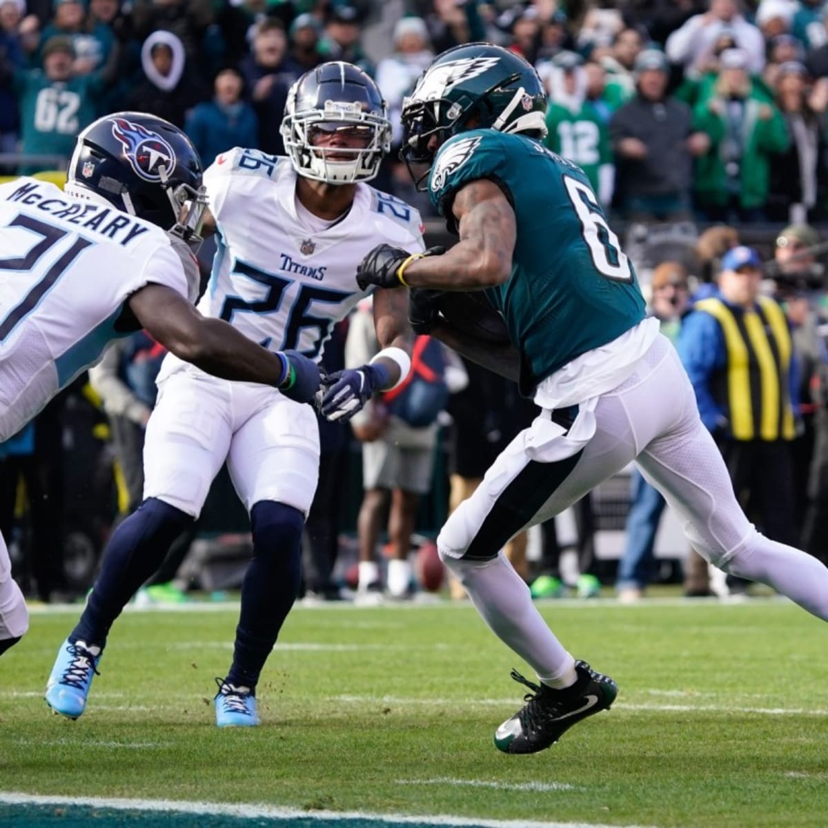 Jalen Hurts connects with DeVonta Smith for Eagles touchdown