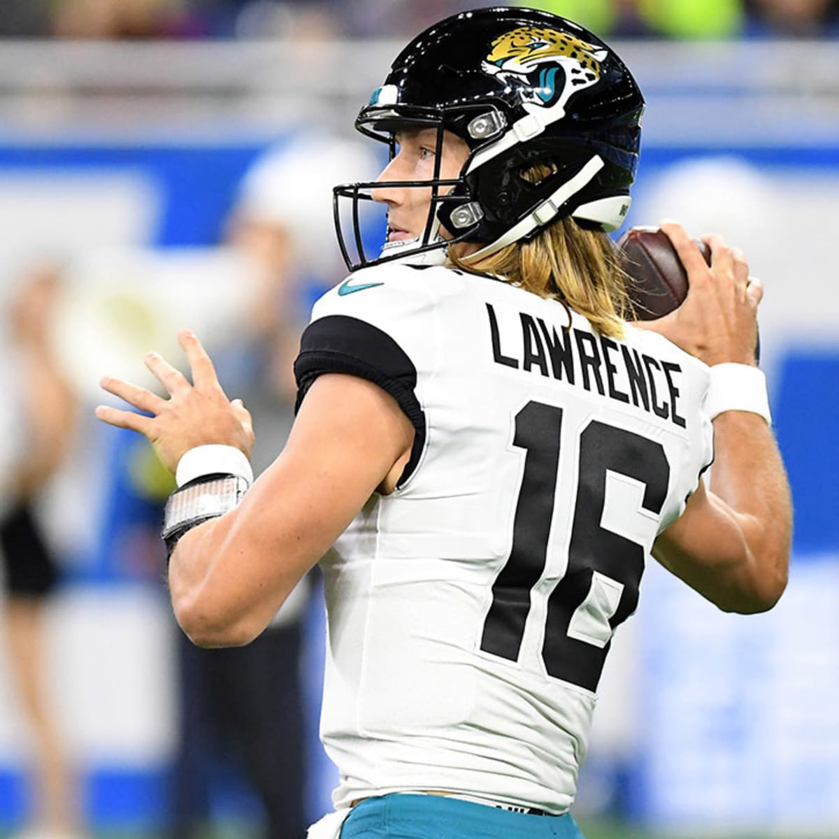 Jaguars QB Lawrence plans to play despite sprained big toe