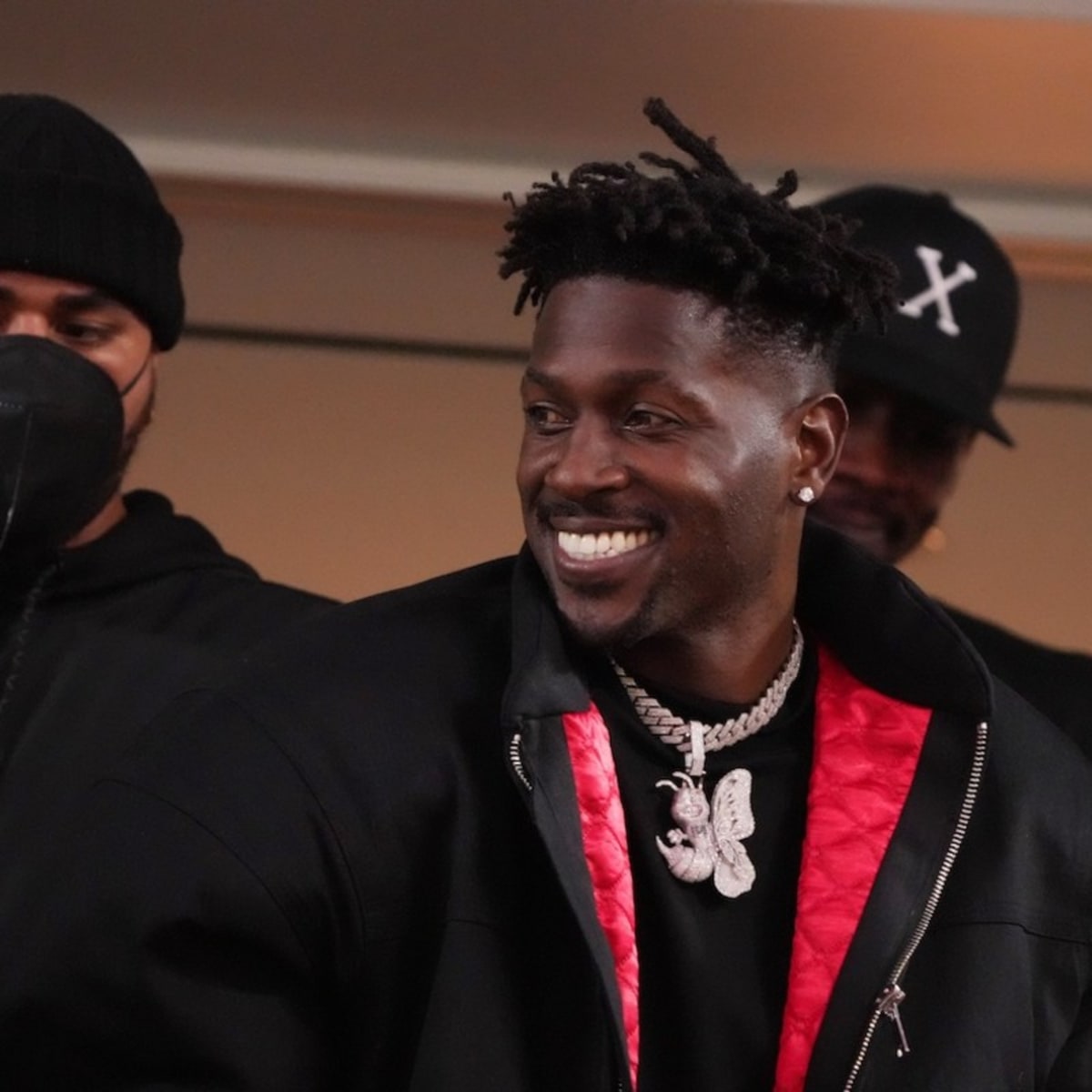 Antonio Brown responds to Tom Brady and Gisele Bündchen trolling